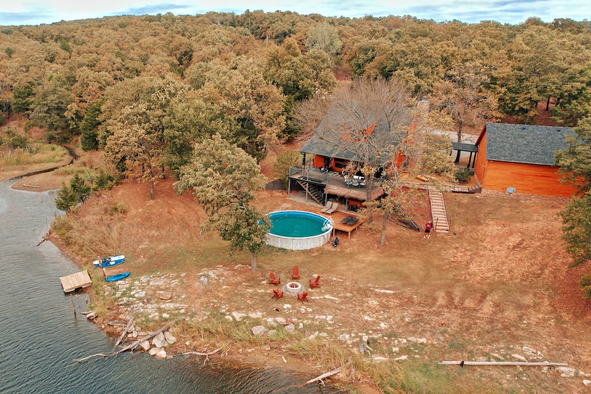 Charming EdgeWater Escape, nestled in private cove