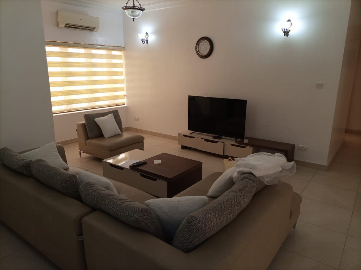 QQ Suite,
Lovely three bedroom aparment with pool.