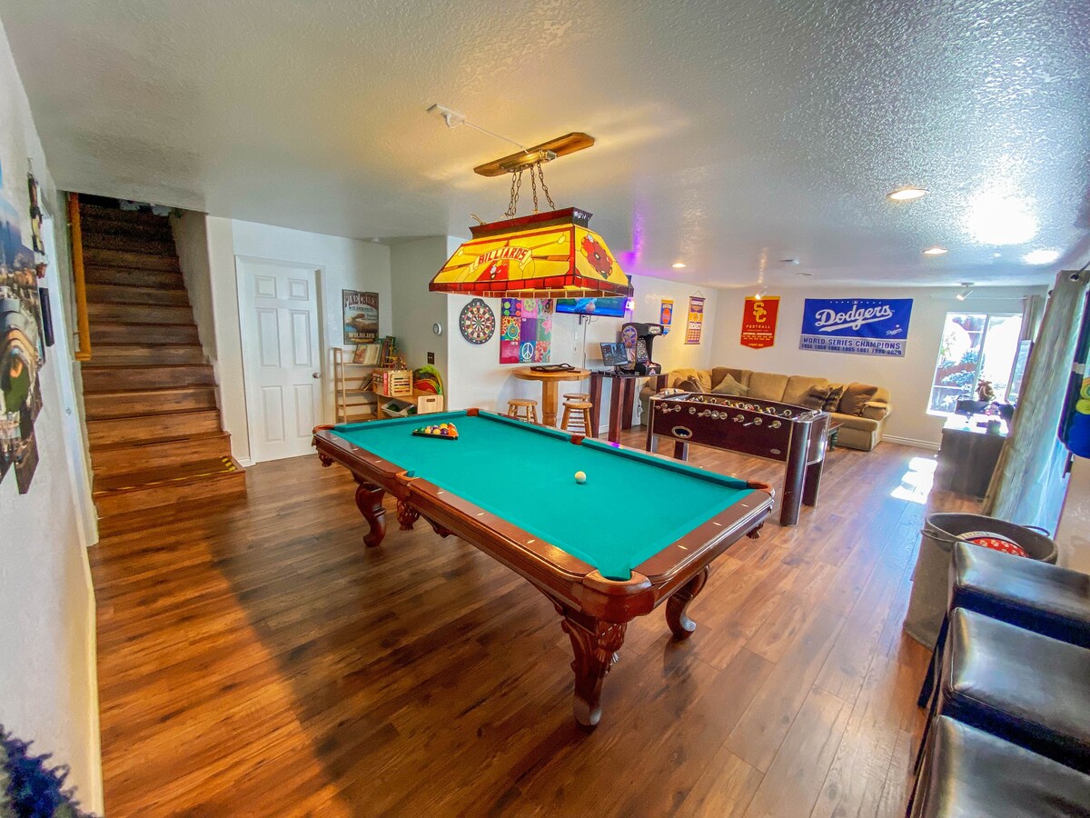 GameRm-HotTub-5Park-Fireplace-5BR-MoonOvertheRidge