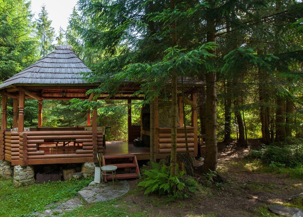 大型森林度假木屋，配备壁炉、烧烤