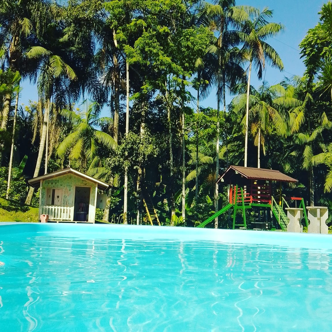 Cabana natureza com piscina e hidro individual.