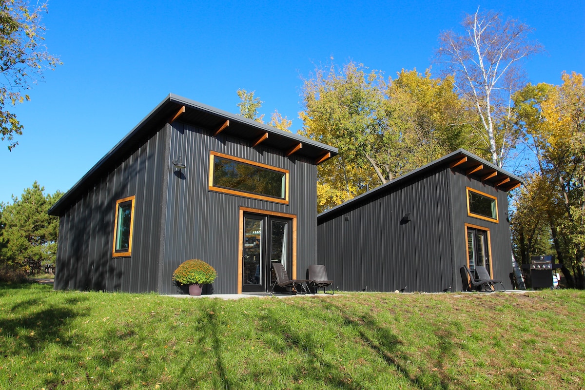 Cozy Modern Cabin - Lily Pad