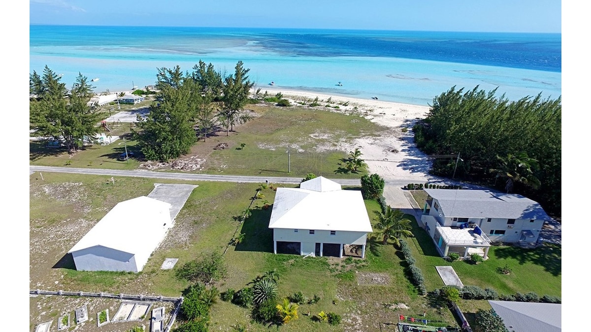 Beautiful 3 Bedroom Home with beach access