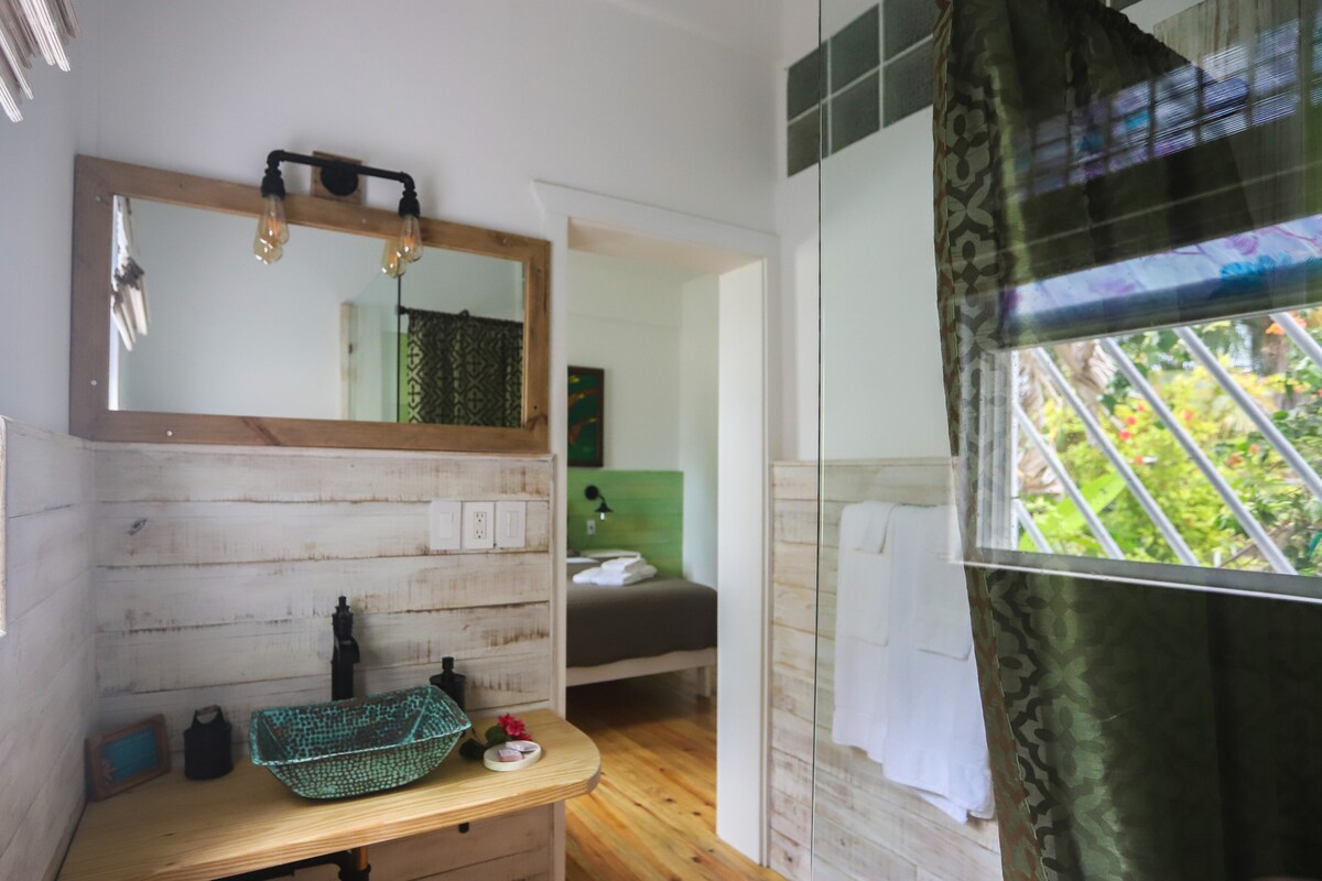 Double room-Designer-Ensuite with Shower-Courtyard