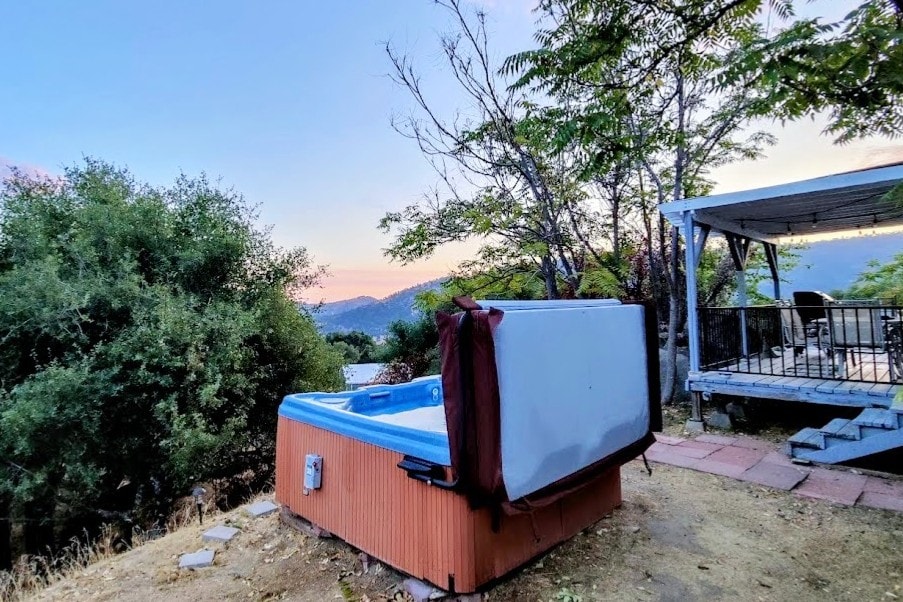 Mountain Vista Retreat with Hot Tub on 8 Acres