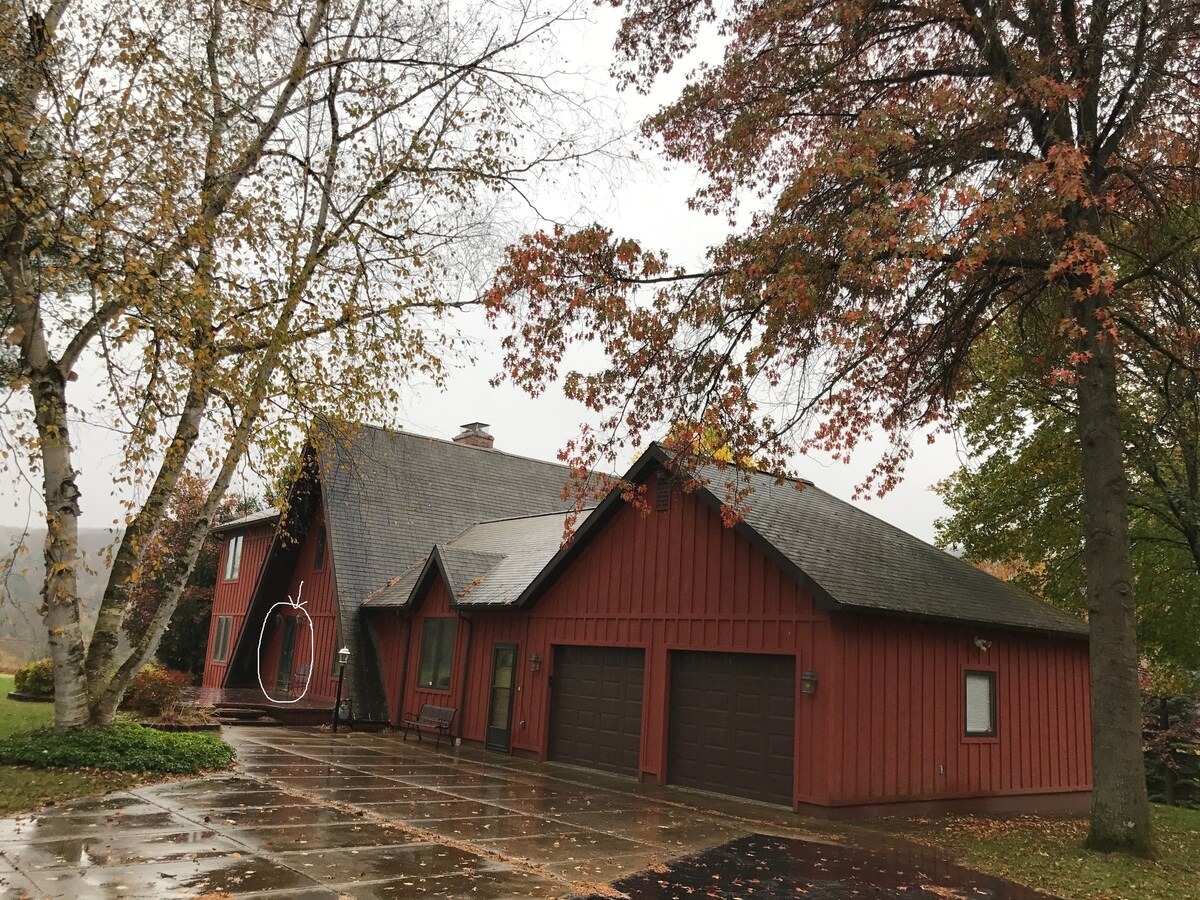 Sprague Brook Lodging Kissing Bridge, NY-upper