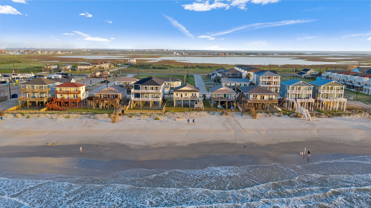 Beachfront w/ Lovely Views & Direct Beach Access