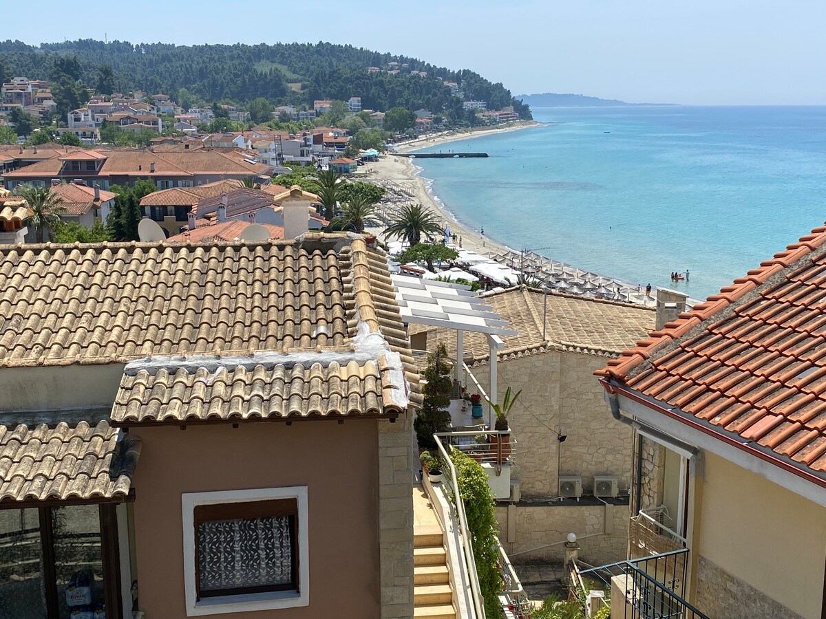 Spectacular views and just 20 meters to the beach