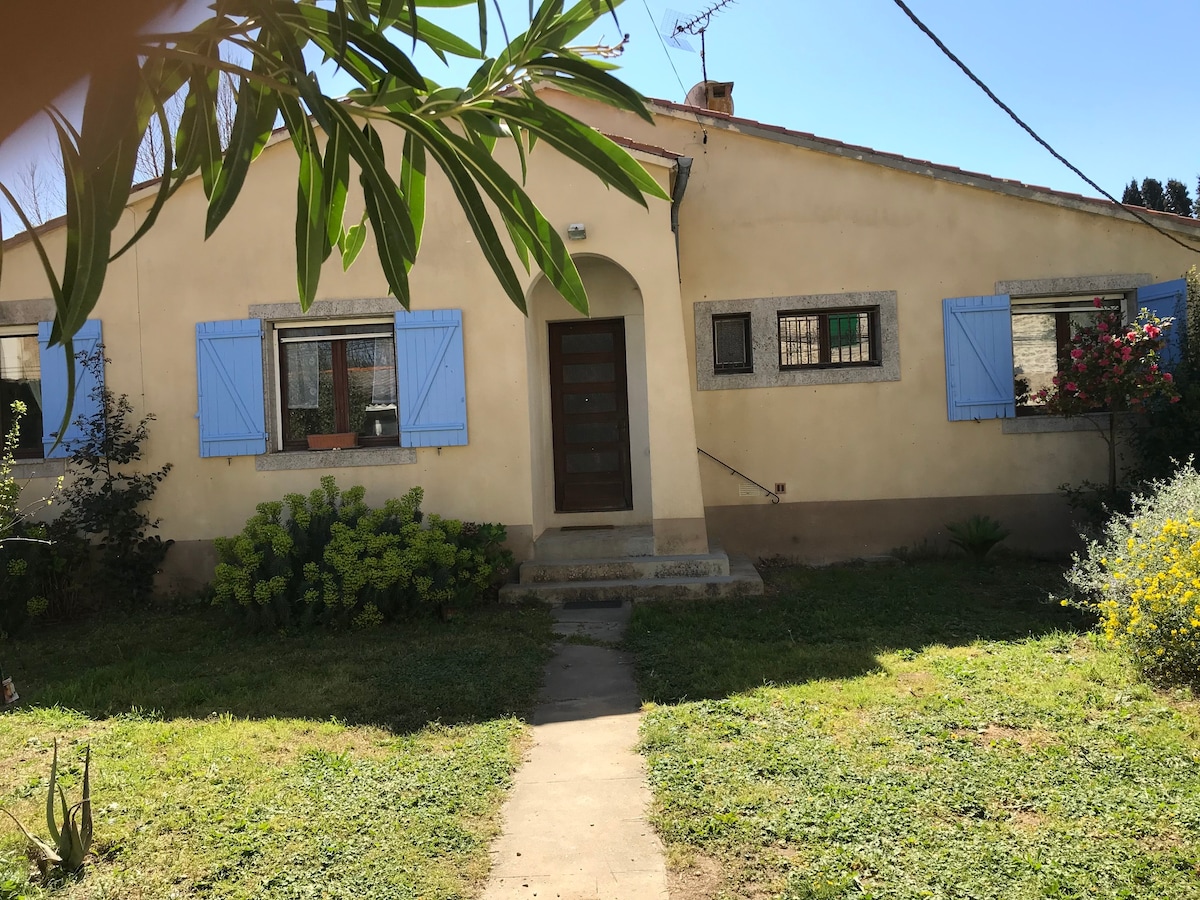 Grande  maison dans un charmant village de l'Aude