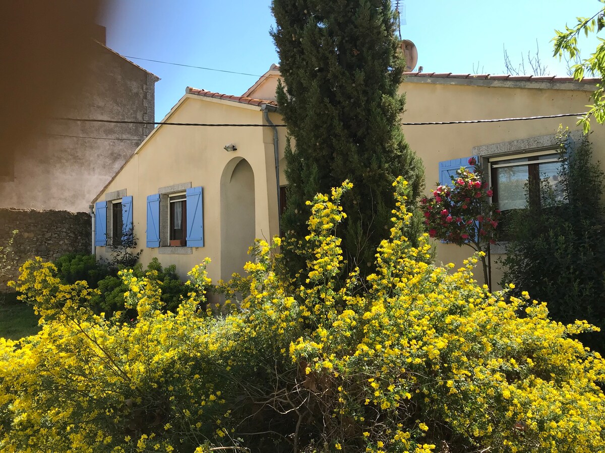 Grande  maison dans un charmant village de l'Aude