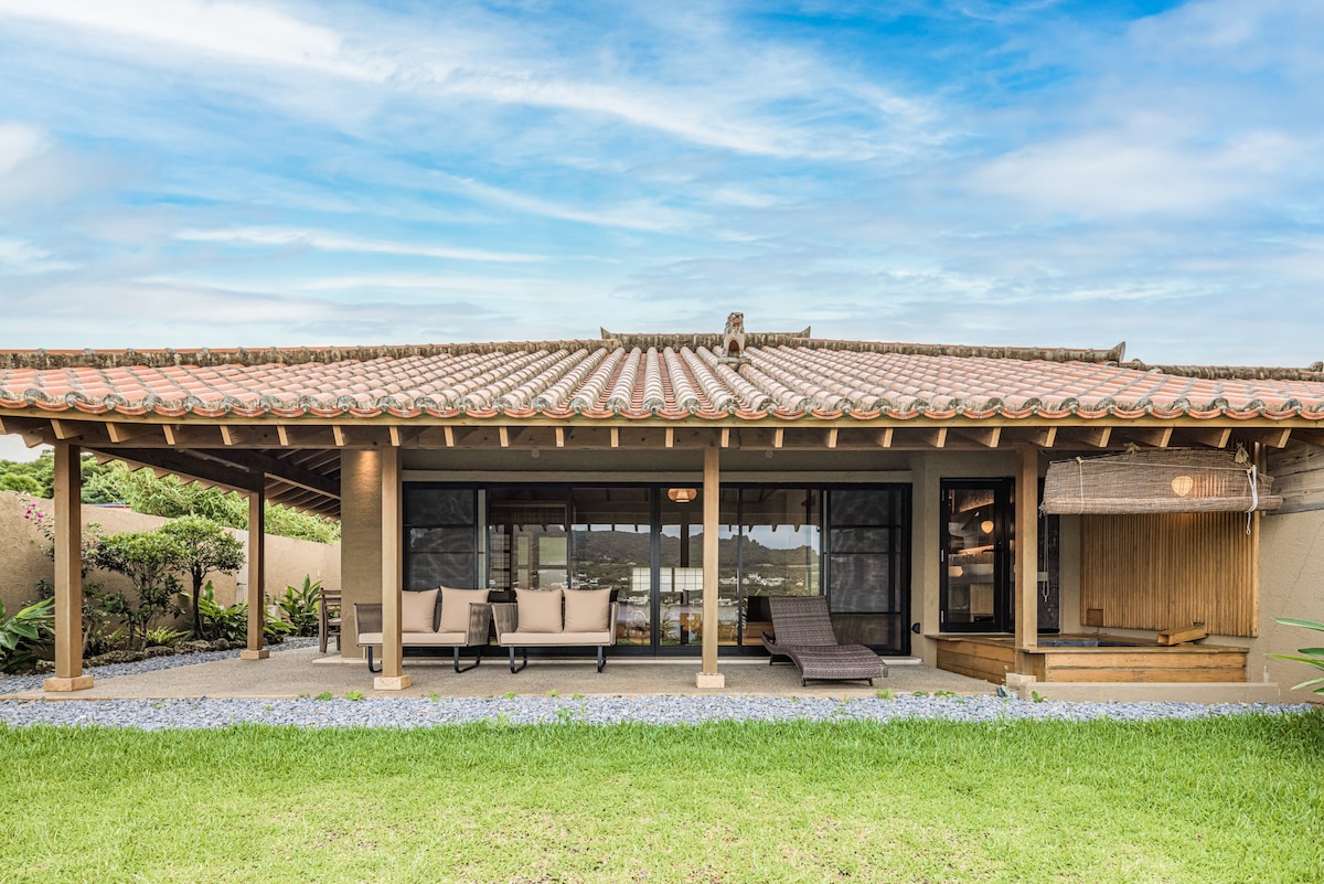 「瀬底山水❀藍の間」お風呂から景色！目の前には瀬底の海が広がる露天風呂でリラックス