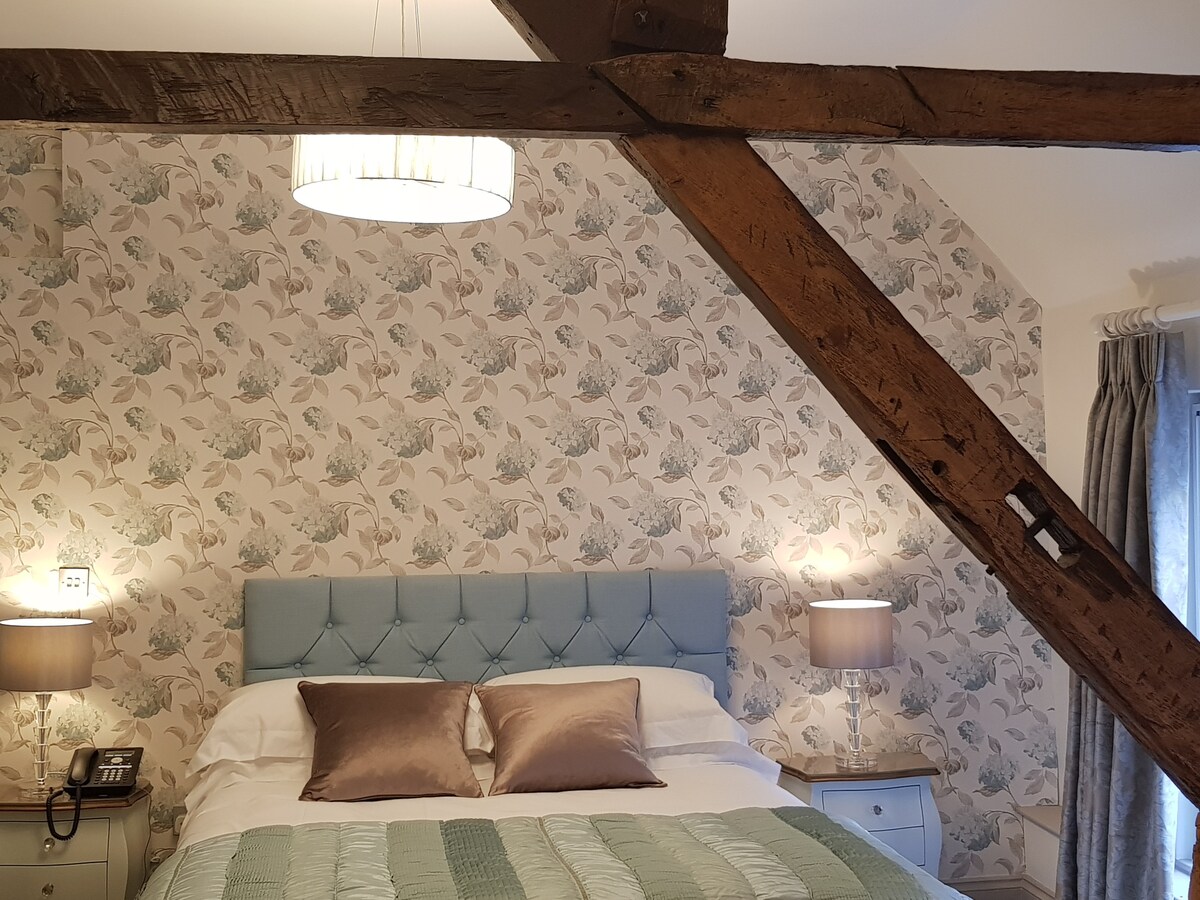 Charming six Bedroom Boutique Hotel in Buckingham