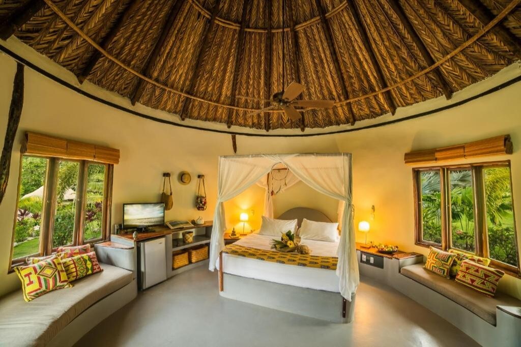 One Love Santuario: King size bed Cottage