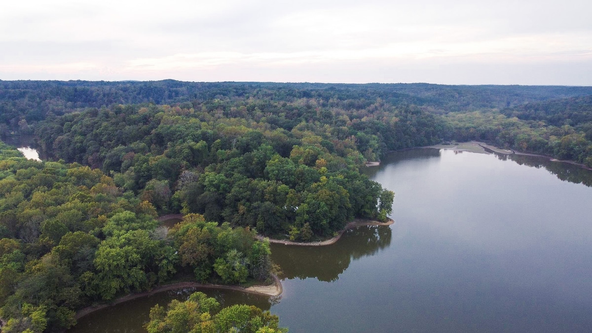 Cozy Pet-Friendly Riverfront Cottage