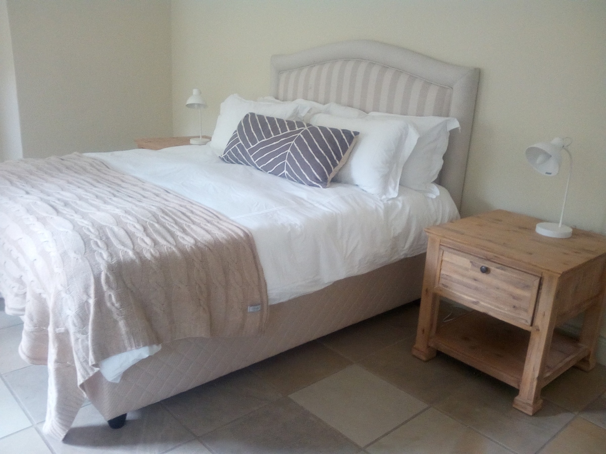 Kloof Oaks Guest House - Escape and Exhale