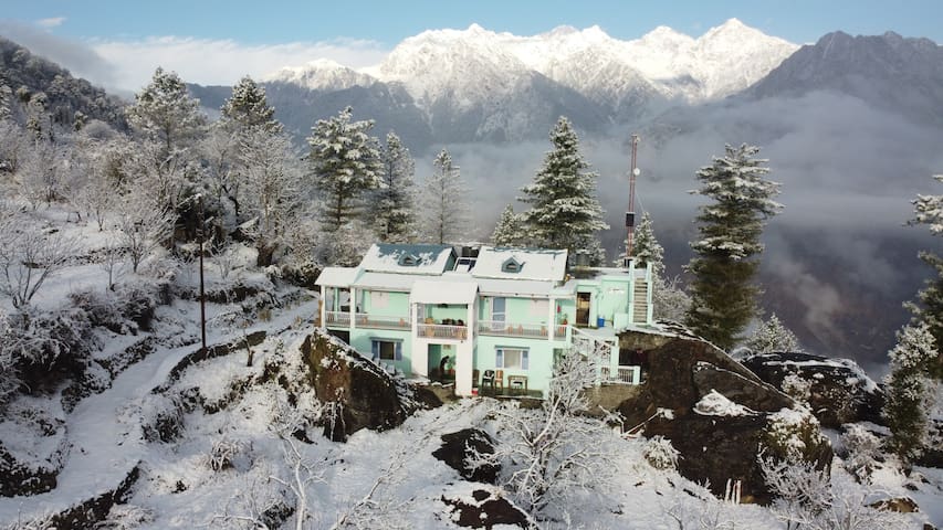 Auli Laga Joshimath的民宿