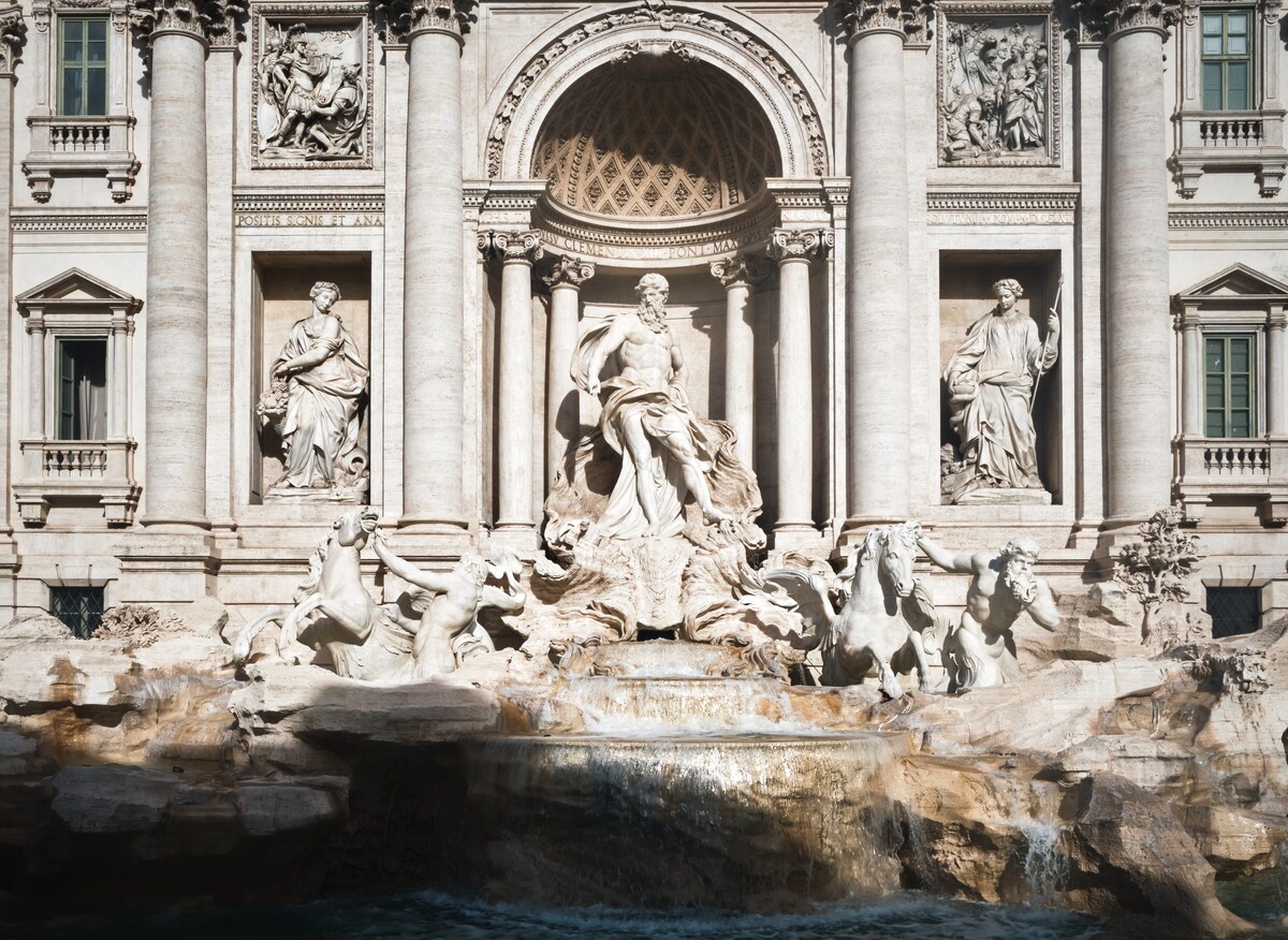 Trevikite: marvelous house at the Trevi Fountain