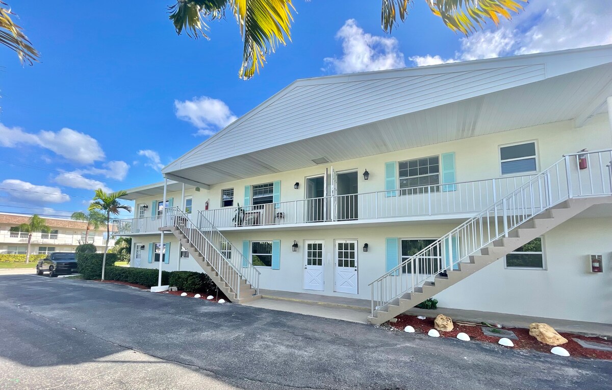 Waterfront Apartment w/Boat Docks #1 First floor