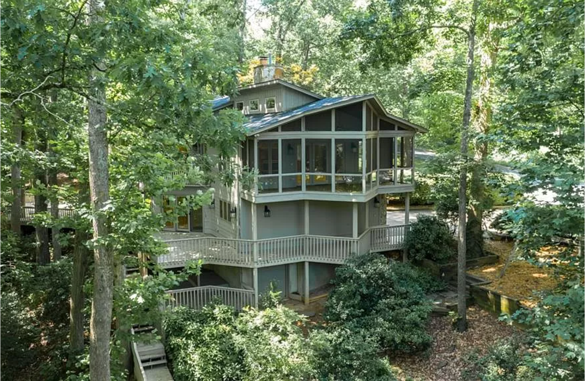 Ollie 's Hideaway ： 4BR ， 3.5 Ba Lakefront Exec Home