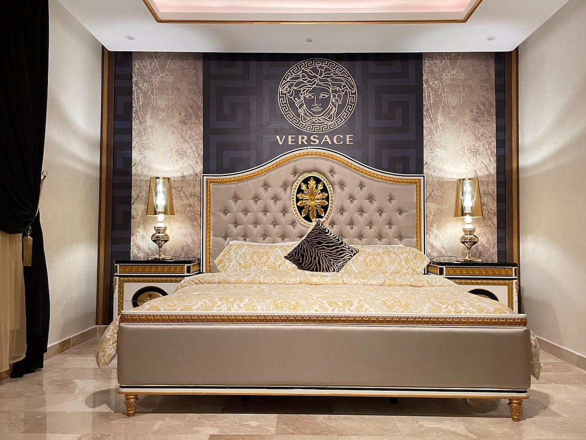 Versace Home 3 -适合新婚夫妇的豪华套房