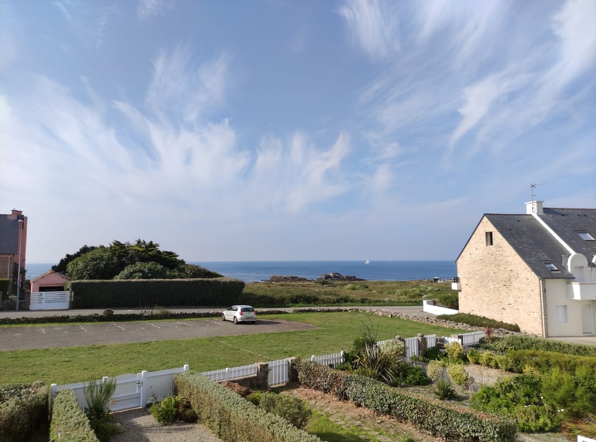 Maison bord de mer avec vue mer et côte sauvage