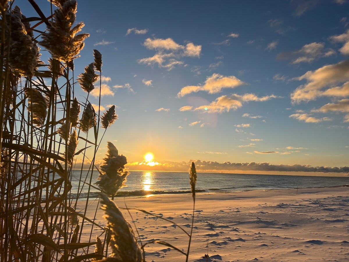 Cozy stay along Lake Huron