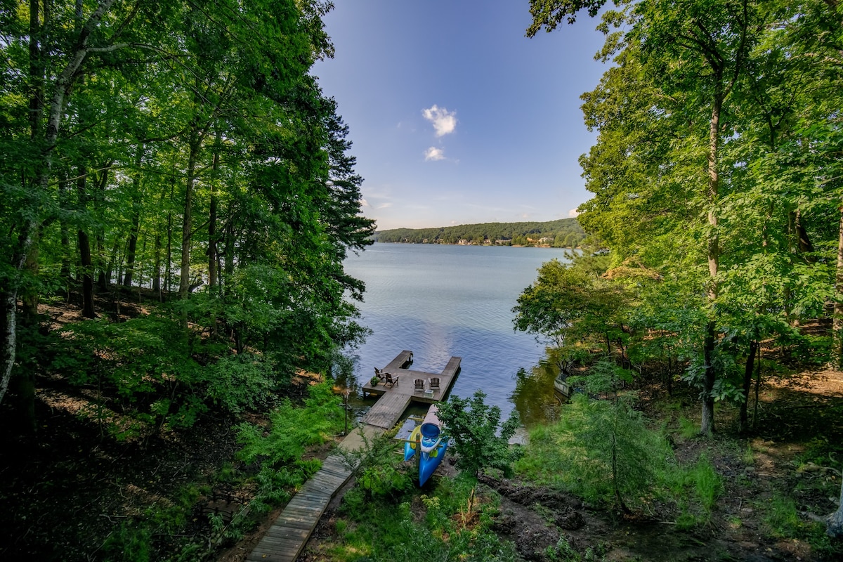 Lakefront 5 BR on a Private Cove 1hr from Atlanta