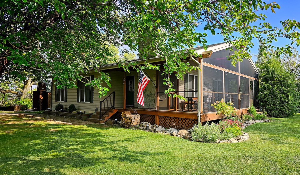 3 Bedroom Kelleys Island Home, Golf Cart, Hot Tub