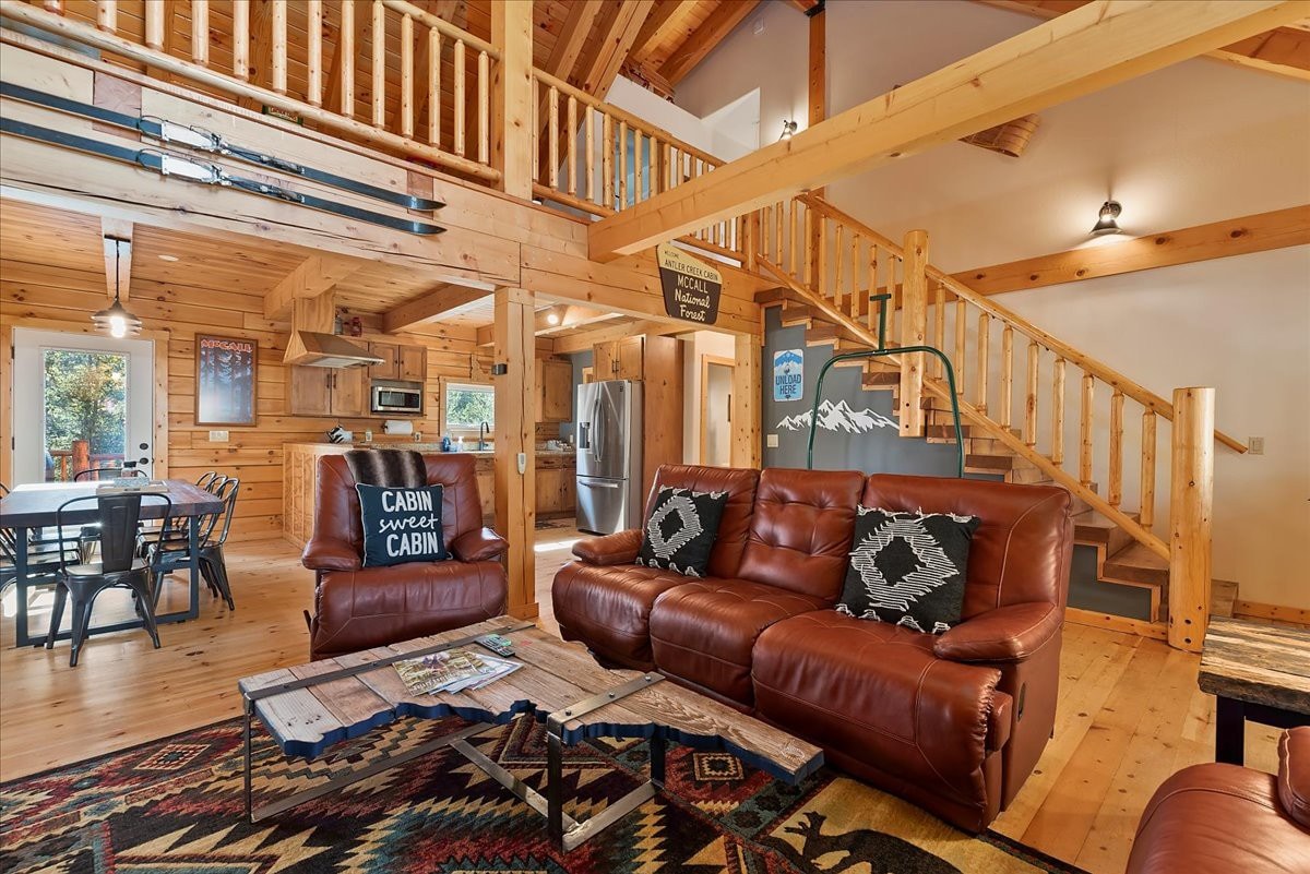 Log Cabin With Game Room Near Skiing & Lake