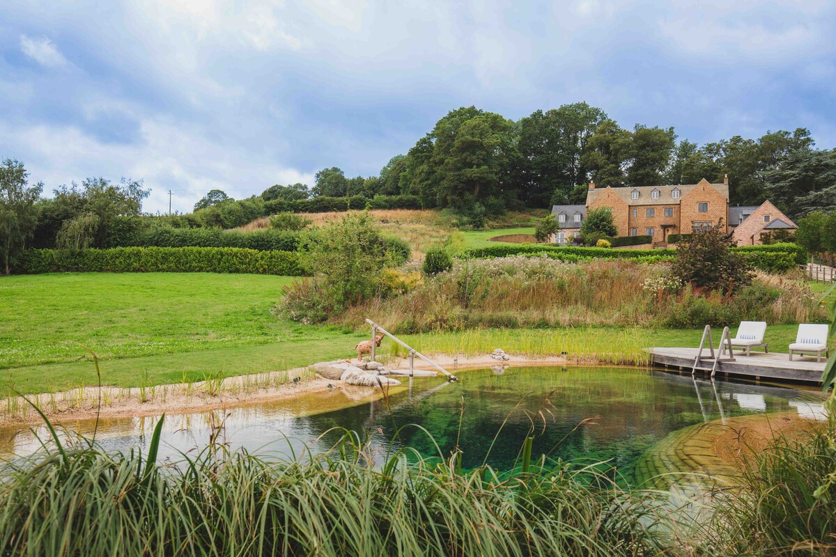 Countryside Escape With Natural Swimming Pool