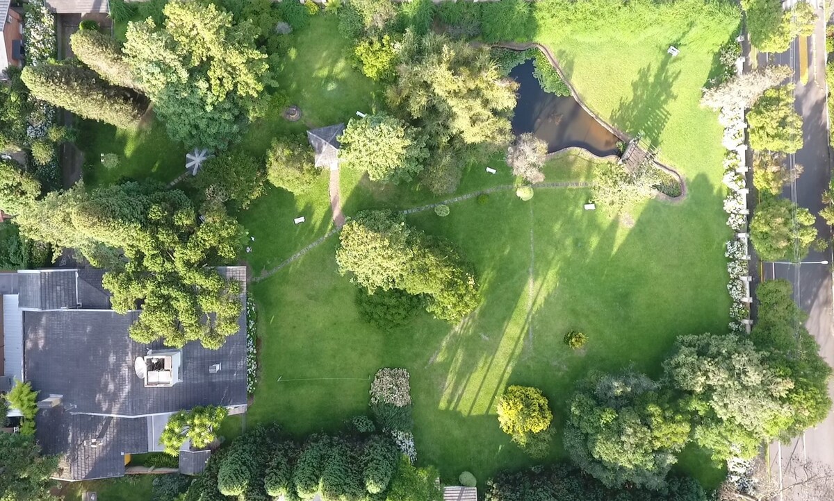 Casa em Gramado com Lago e Jardim