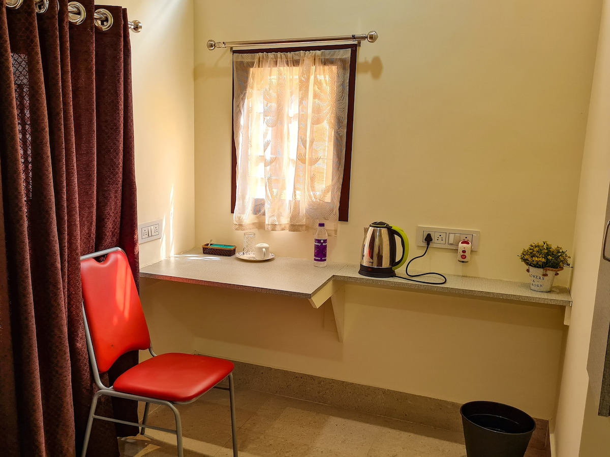 Dula Homestay, Standard Bed with Study Table