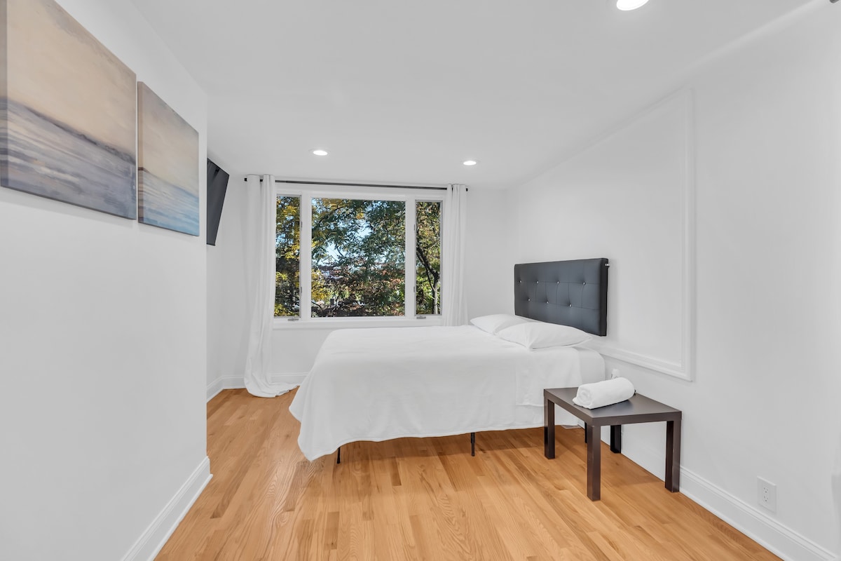 014 Cozy/Modern Bedroom with Private Bath near DCA