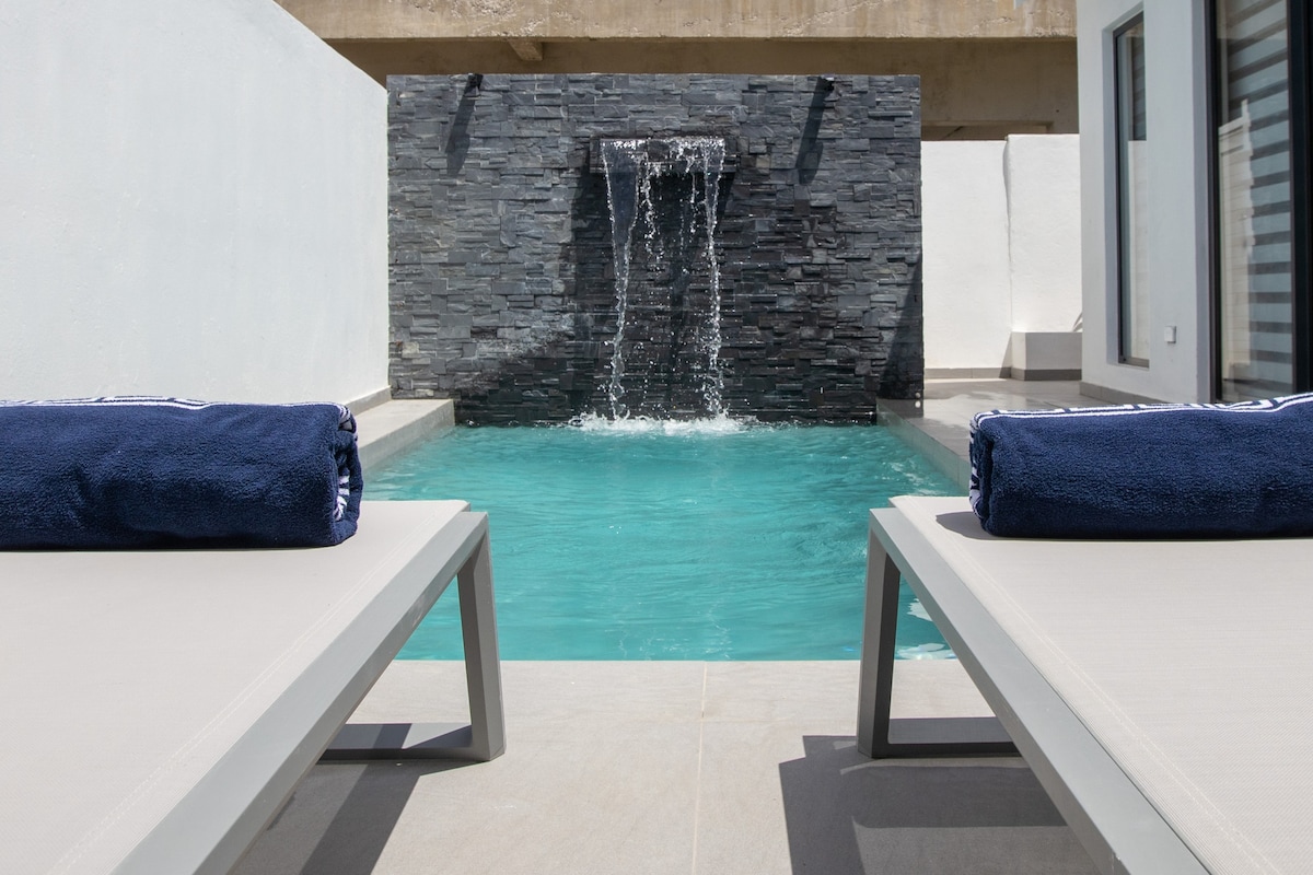 Modern 2 bedroom luxury beachside villa with pool