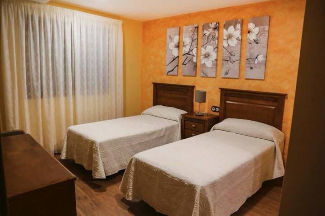 Private double room Naranja (2 beds) in Hostal SJW