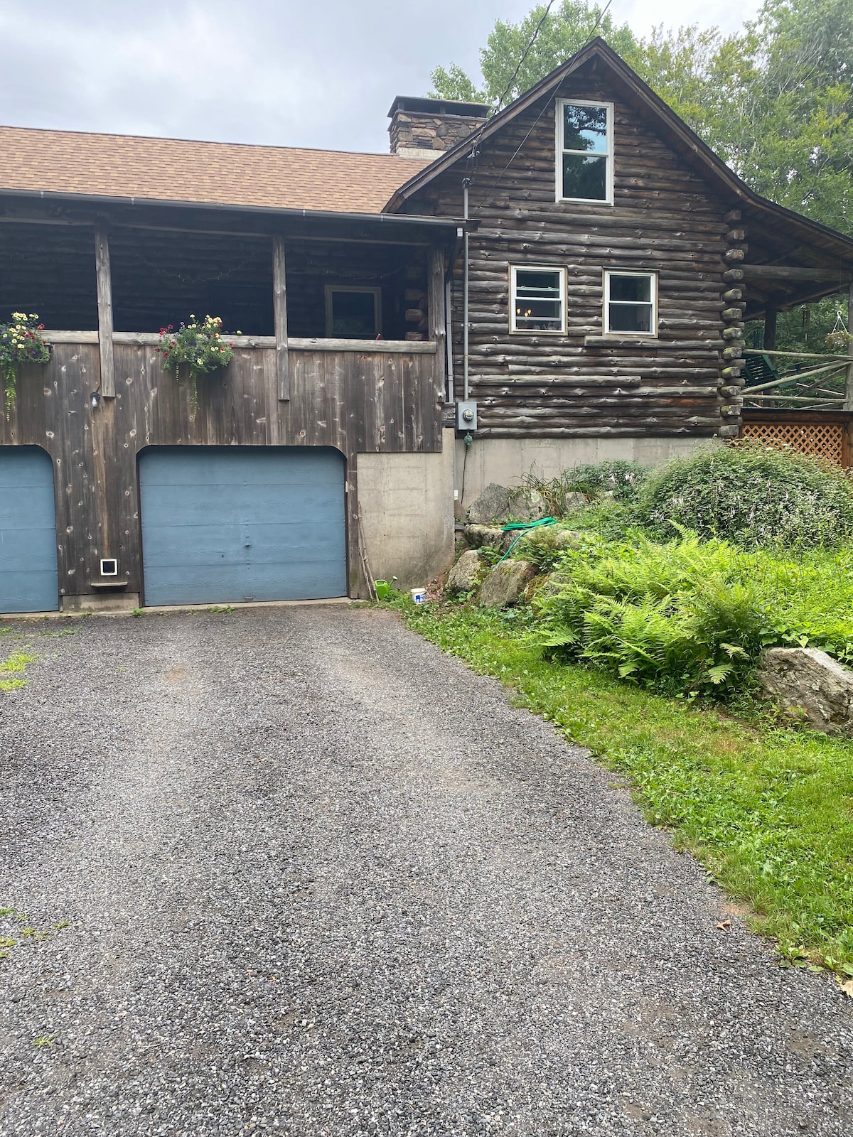 Cabin in the woods. 2 or 3 bedrooms