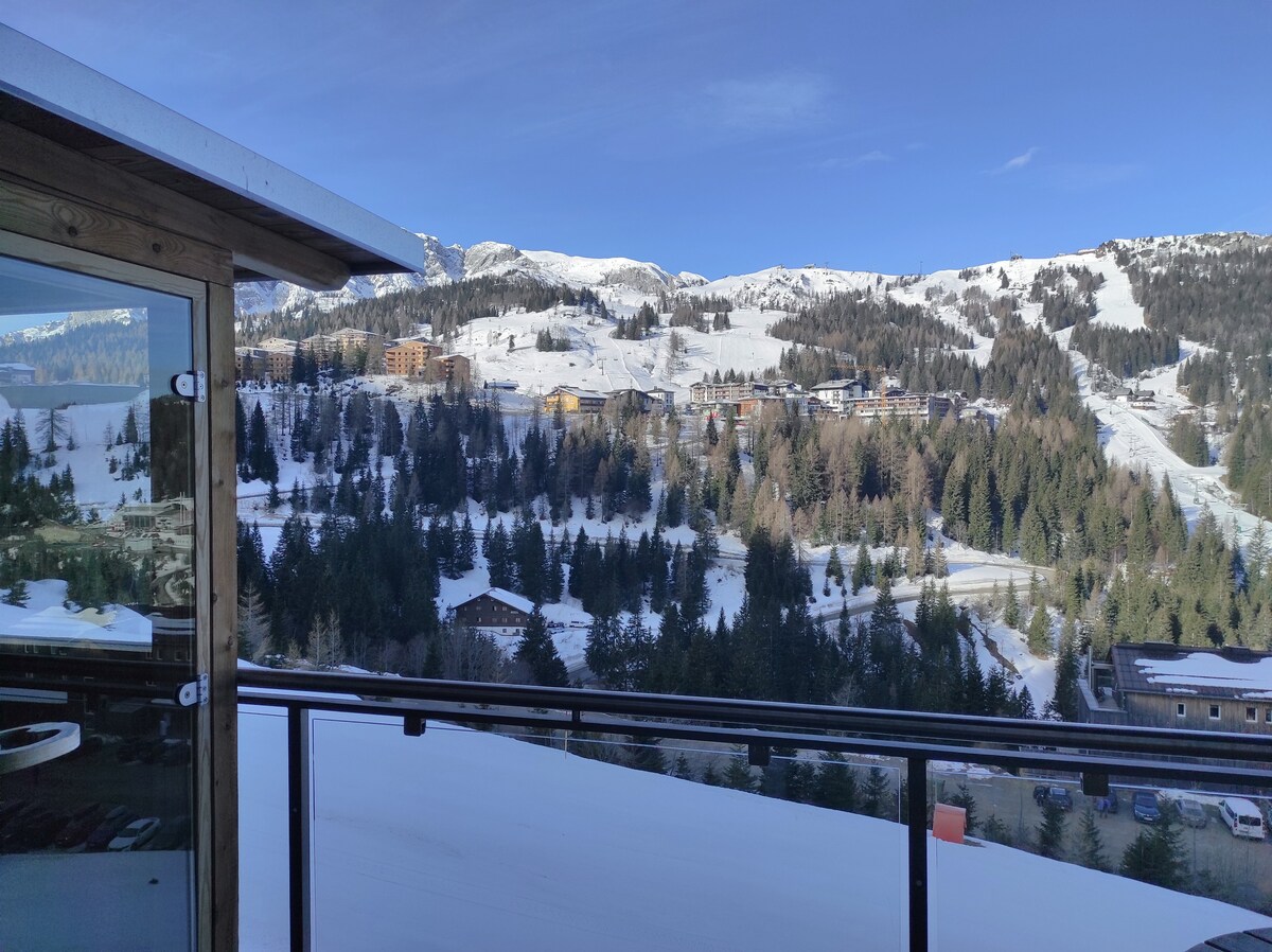 Ski-in/ski-out, balcony sauna, free parking & WiFi