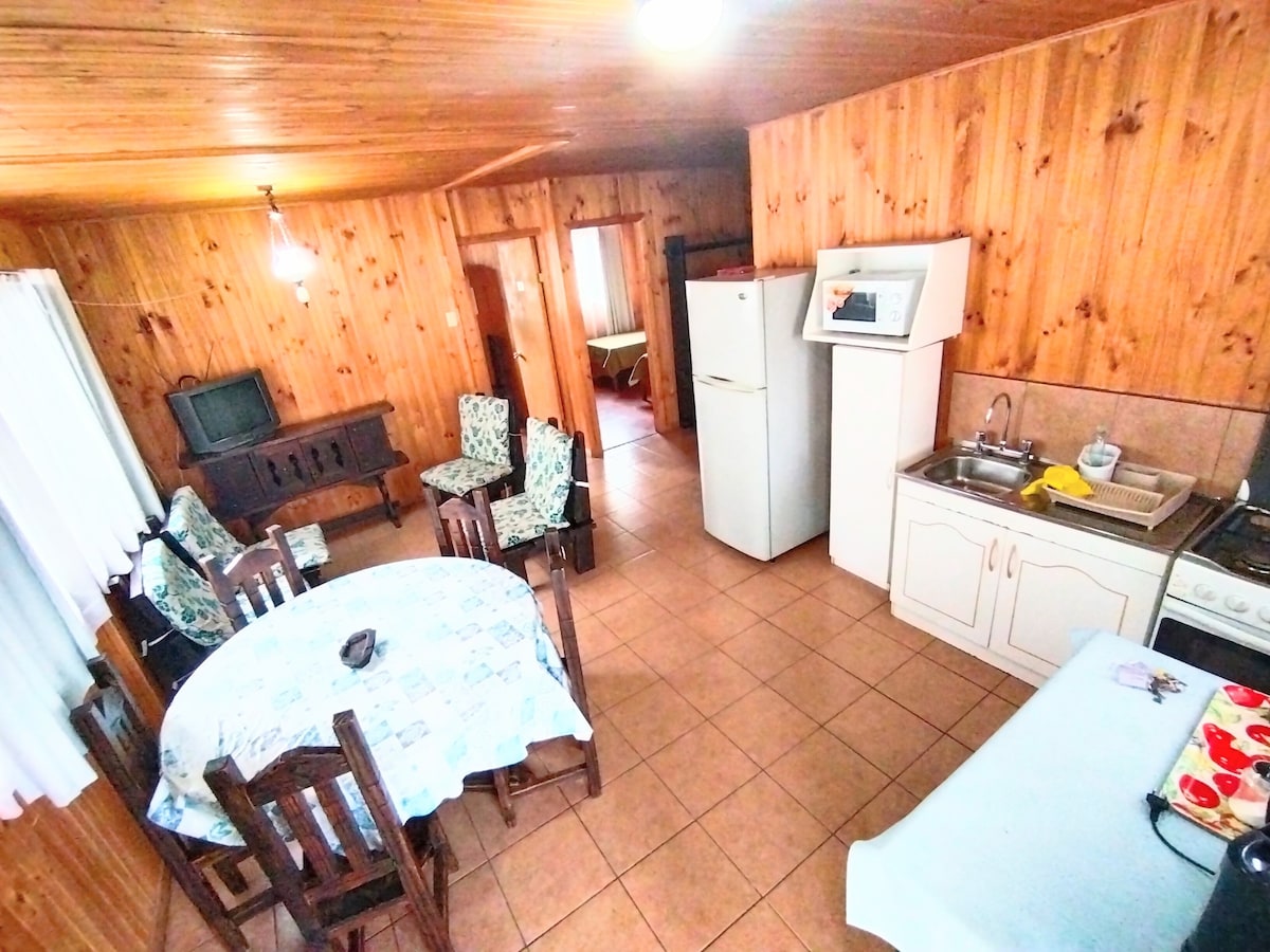 位于科尔查瓜（ Colchagua ） ，可供10人入住的小木屋，设备齐全