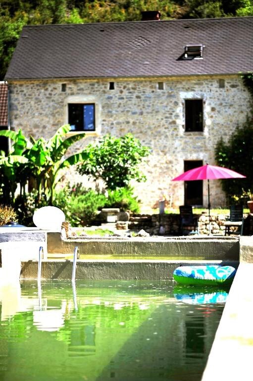 Les pieds dans l'eau, Gîte la Source