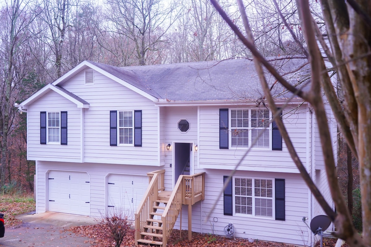 Spacious 2 Story HOUSE w/ Theatre Room