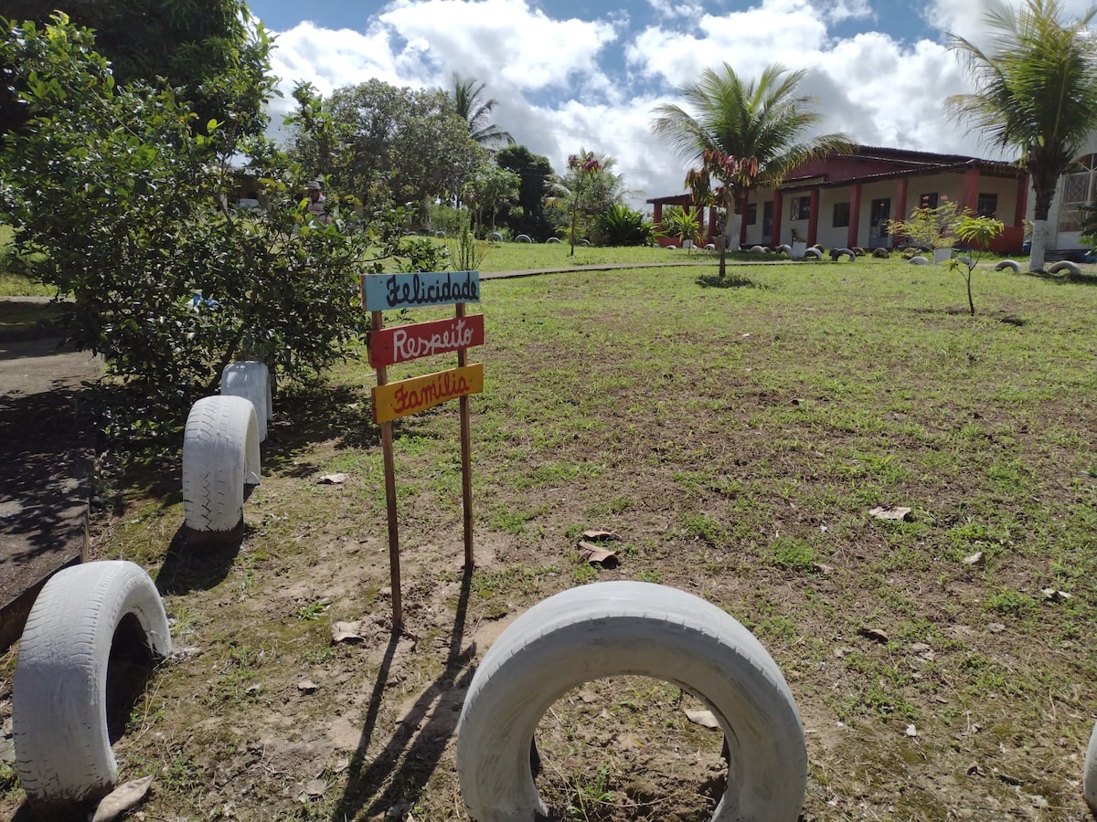 Hotel-fazenda agradável com piscina e muito verde!