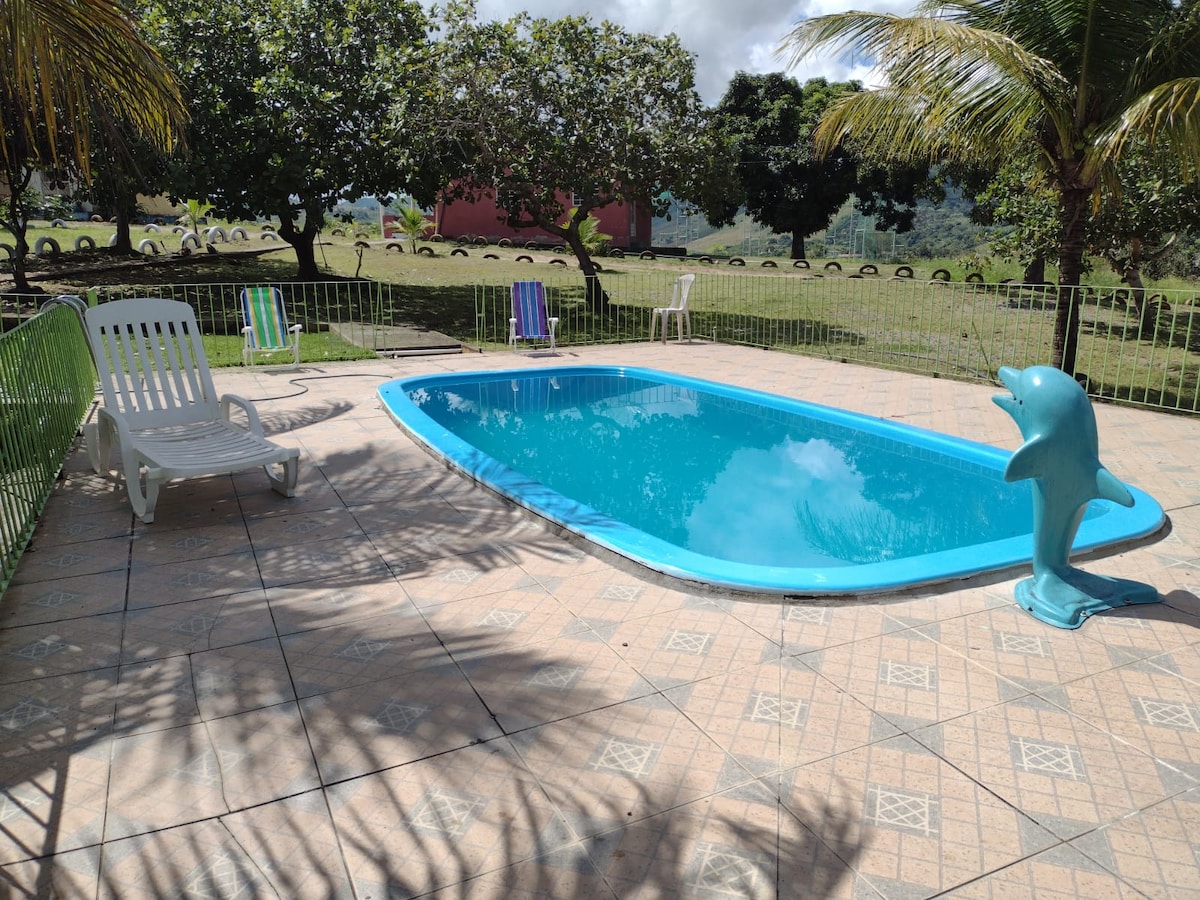 Hotel-fazenda agradável com piscina e muito verde!