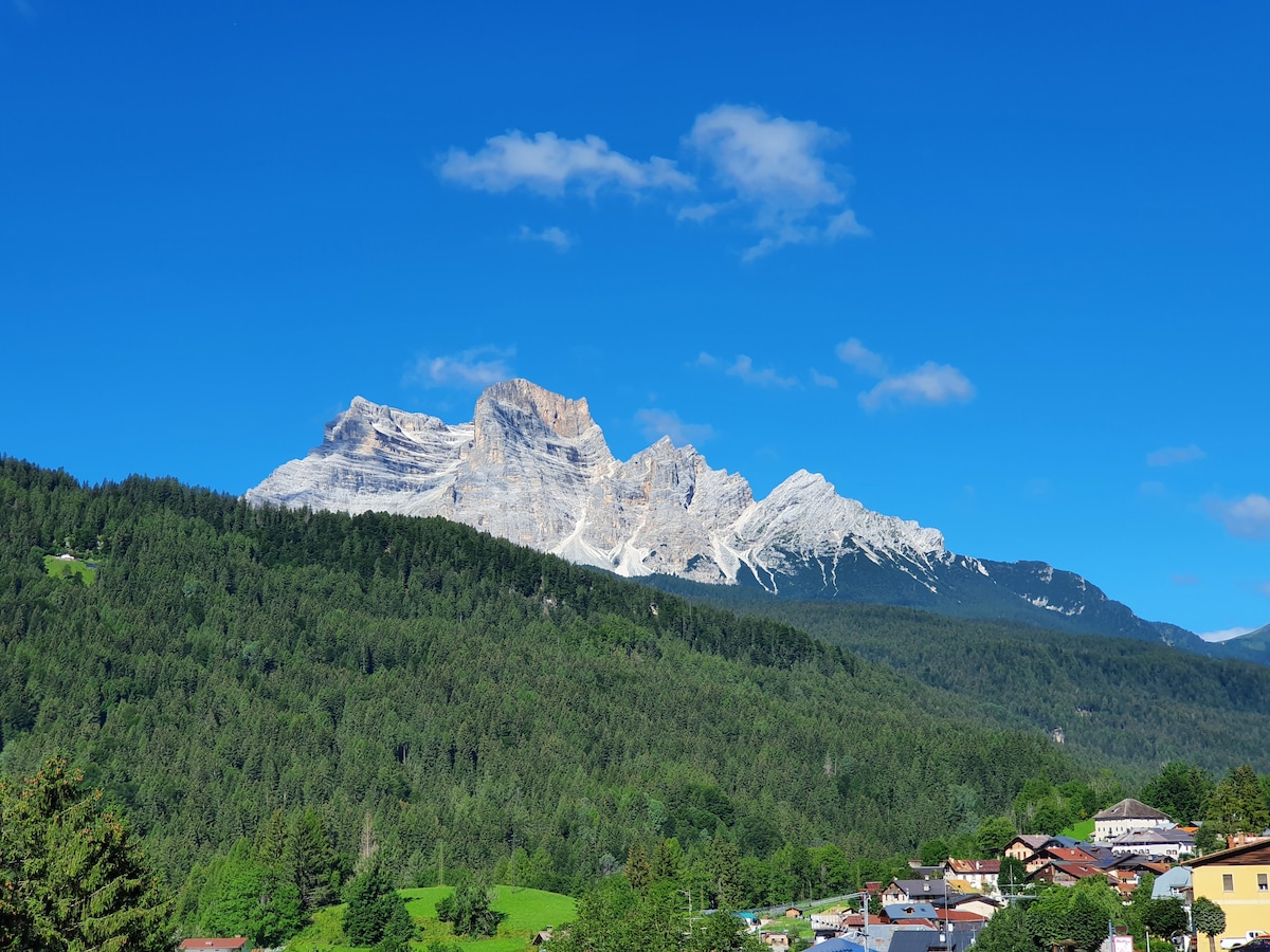 Accogliente attico vista Dolomiti