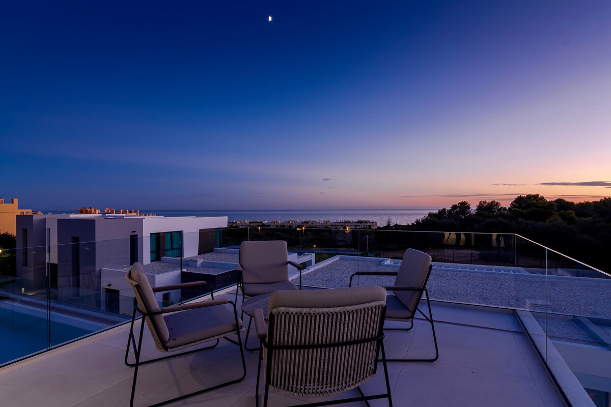 Villa La Luna | 4-bed luxury villa with sea views