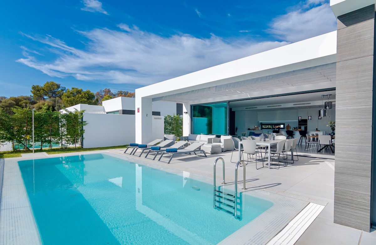 Villa La Luna | 4-bed luxury villa with sea views