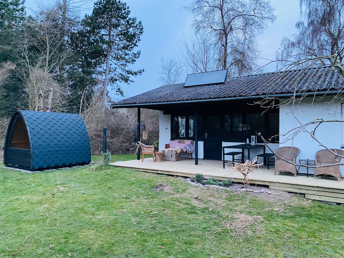 Sommerhus 150 m fra strand/egen sauna