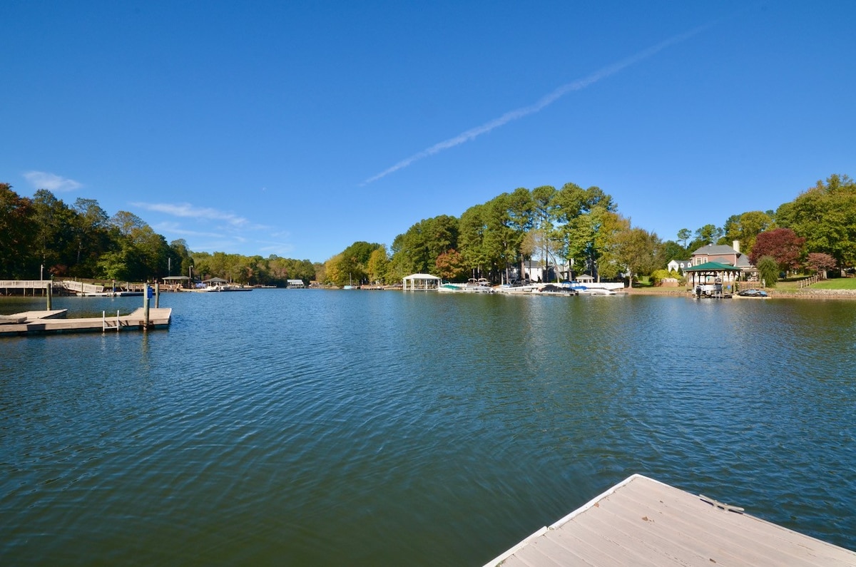 Lake Front Property - Vacation Getaway