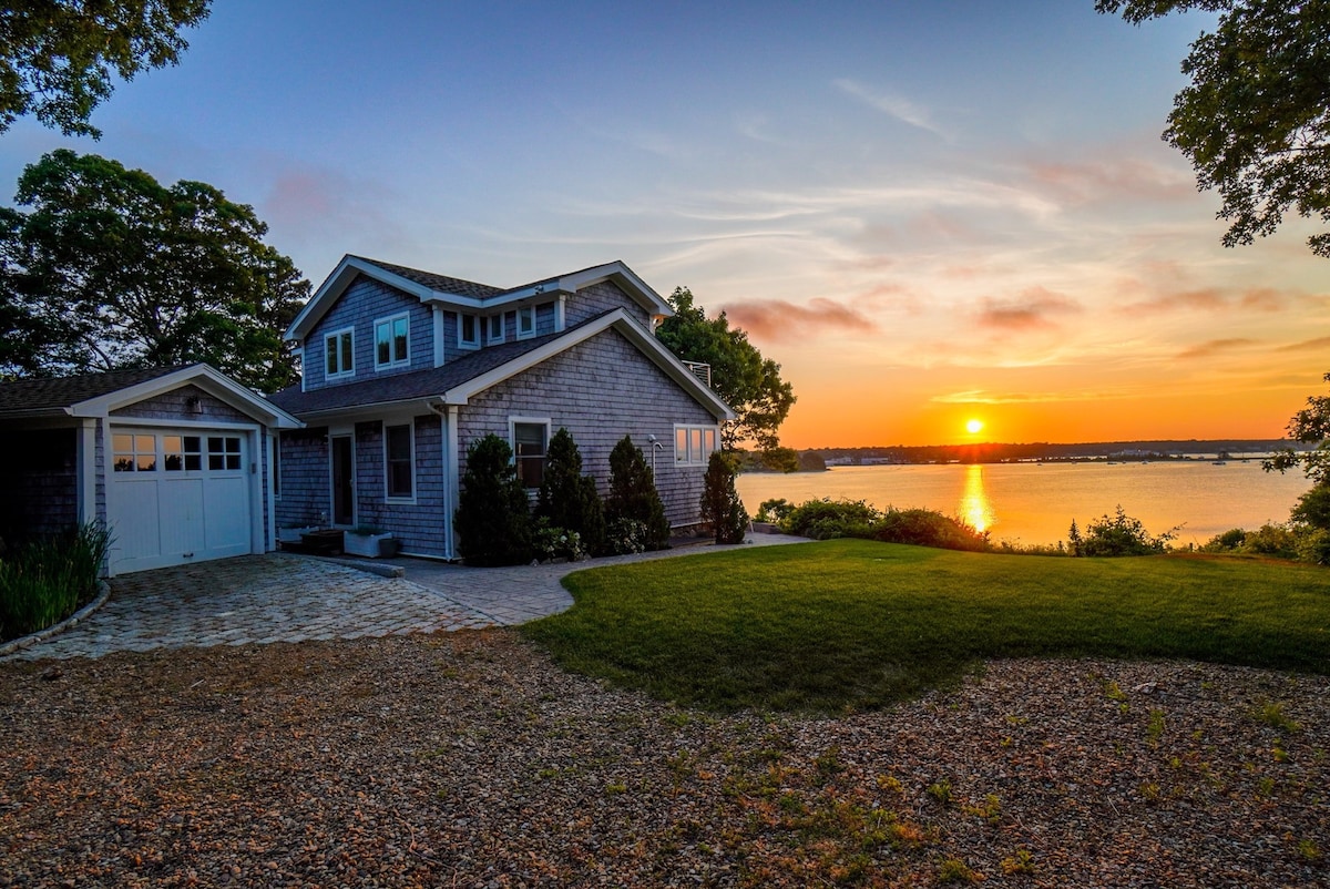 Amazing Vineyard gem with private beach on Lagoon.