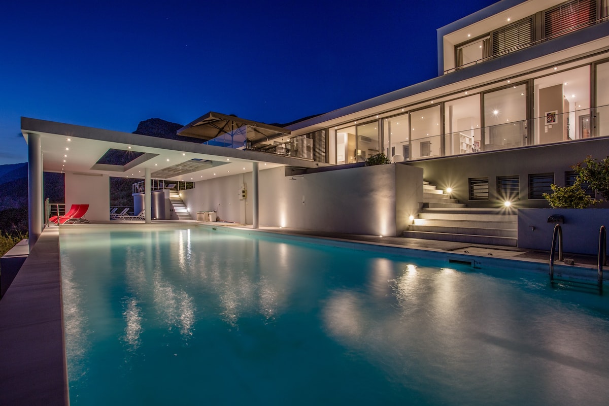Super Luxurious Villa - 600m² - Up to 24 people