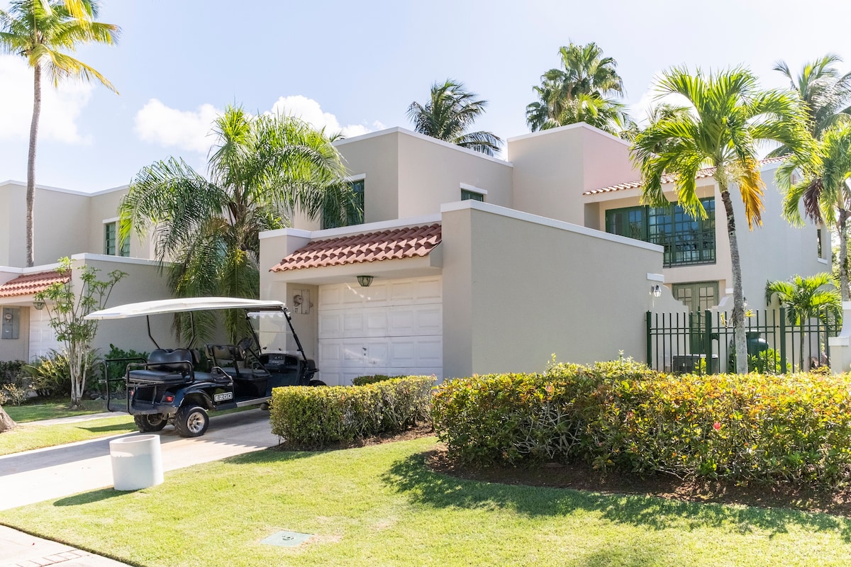 Modern 4BR Townhouse, walk to Dorado Beach Resort